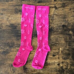 New Figs Compression Socks Do It With Hesrt Sz M